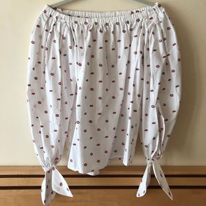 Off the shoulder lips tunic